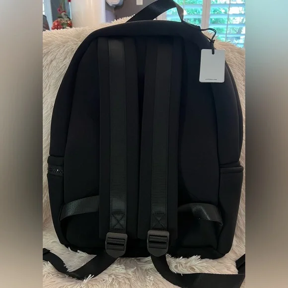 🎀SALE!🎀 Lowest price….. Today Only. ALO Yoga Stow Backpack - Black 🌺 - Picture 2 of 5